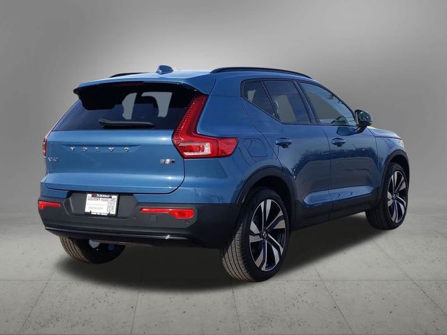 2023 Volvo XC40 Plus Dark Theme