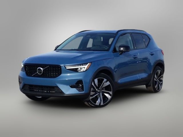 2023 Volvo XC40 Plus Dark Theme