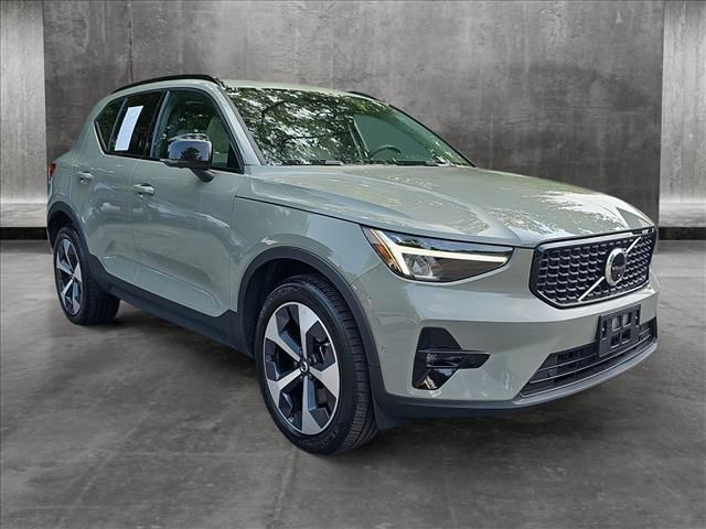 2023 Volvo XC40 Plus Dark Theme