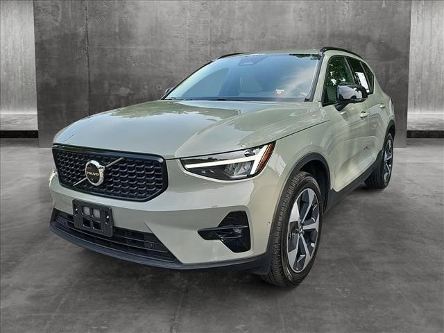 2023 Volvo XC40 Plus Dark Theme