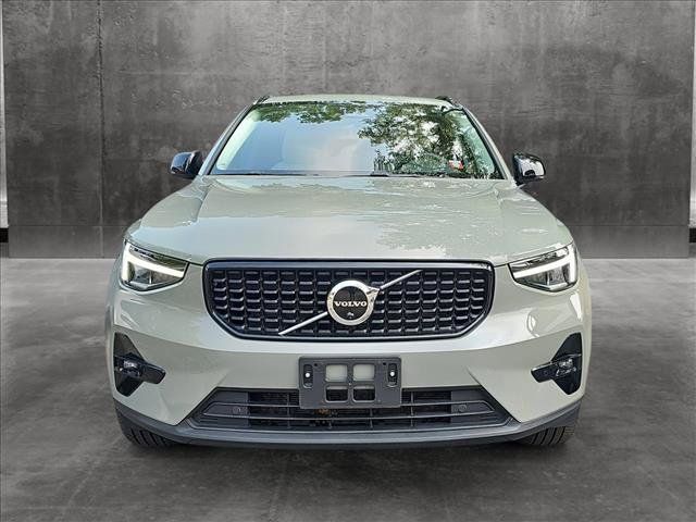 2023 Volvo XC40 Plus Dark Theme