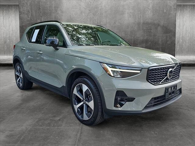 2023 Volvo XC40 Plus Dark Theme