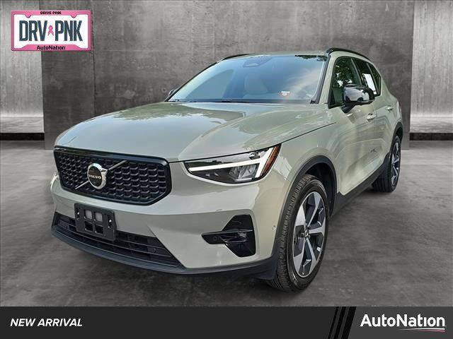 2023 Volvo XC40 Plus Dark Theme