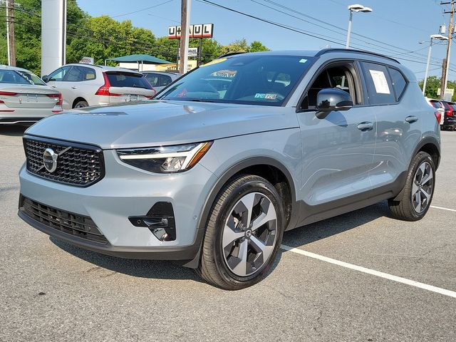 2023 Volvo XC40 Plus Dark Theme