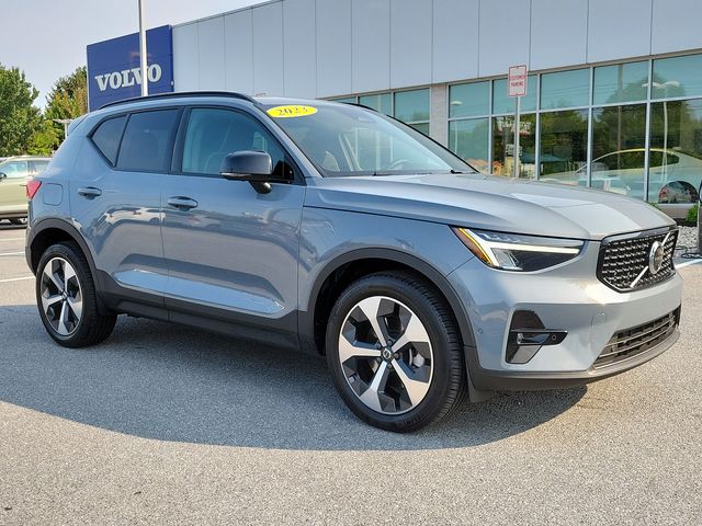 2023 Volvo XC40 Plus Dark Theme