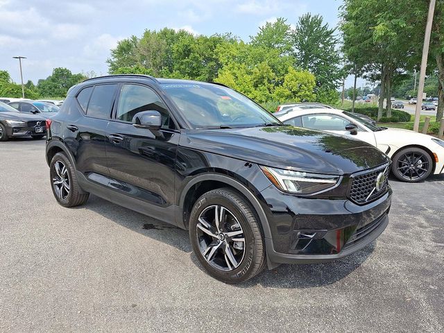 2023 Volvo XC40 Plus Dark Theme
