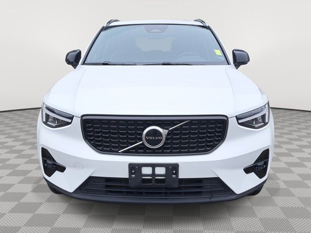 2023 Volvo XC40 Plus Dark Theme