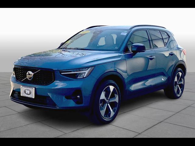 2023 Volvo XC40 Plus Dark Theme