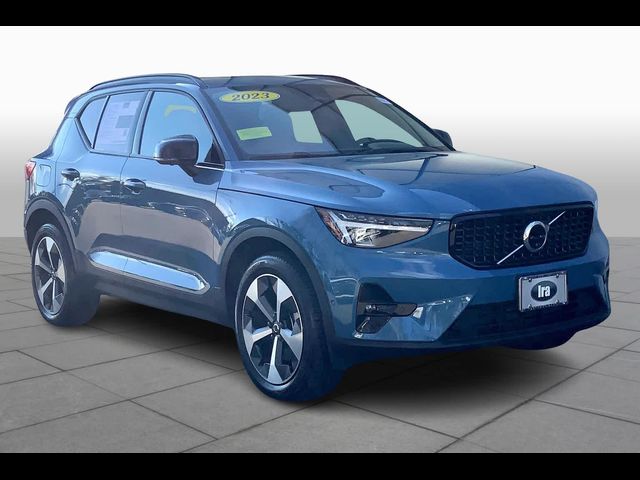 2023 Volvo XC40 Plus Dark Theme