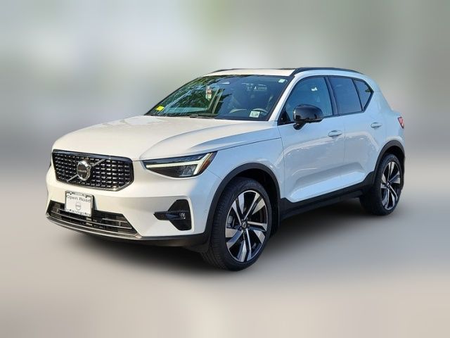 2023 Volvo XC40 Plus Dark Theme