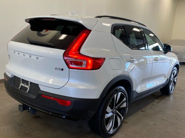 2023 Volvo XC40 Plus Dark Theme