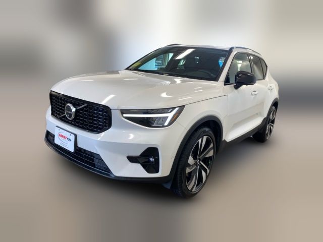 2023 Volvo XC40 Plus Dark Theme