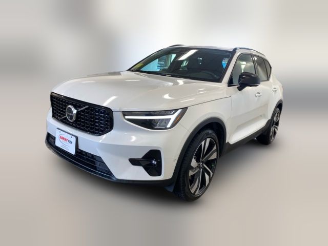 2023 Volvo XC40 Plus Dark Theme