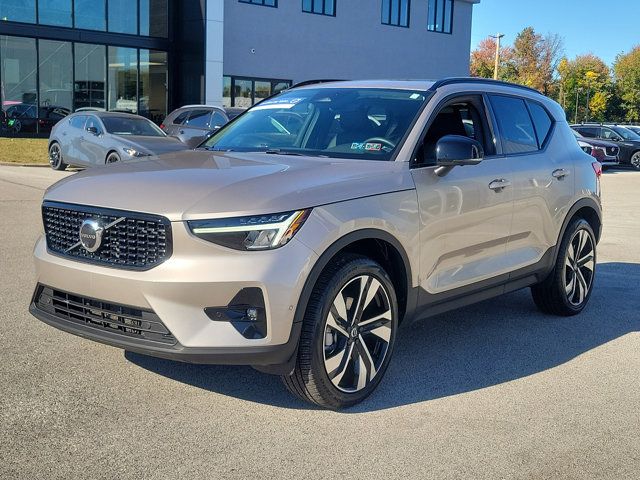 2023 Volvo XC40 Plus Dark Theme