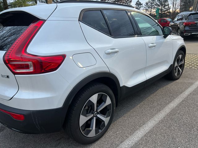 2023 Volvo XC40 Plus Dark Theme