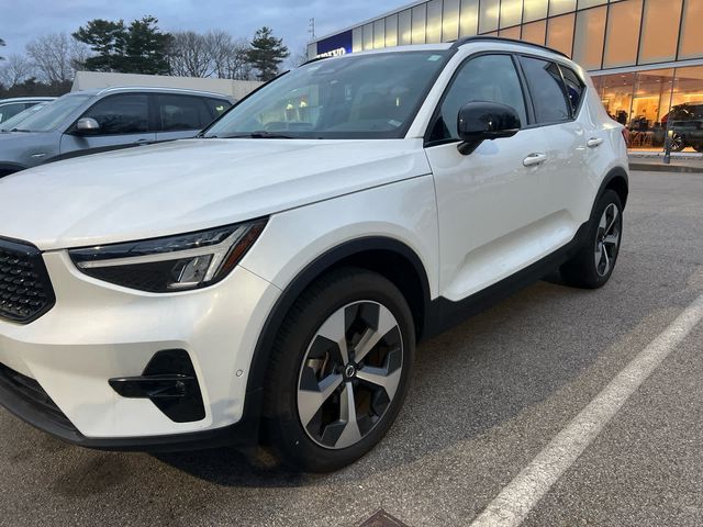 2023 Volvo XC40 Plus Dark Theme