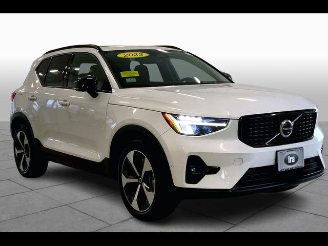 2023 Volvo XC40 Plus Dark Theme