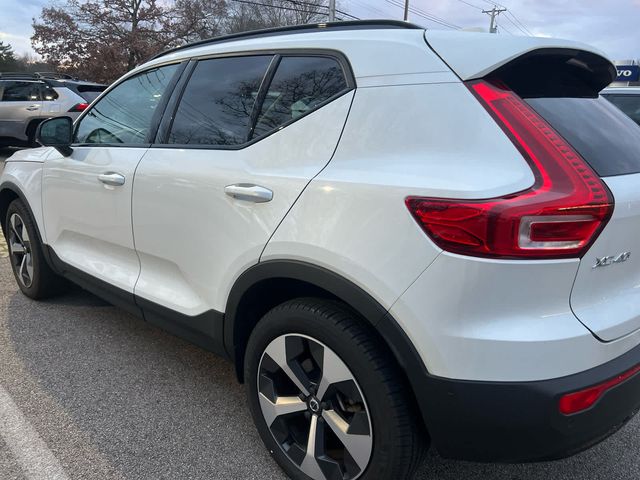 2023 Volvo XC40 Plus Dark Theme