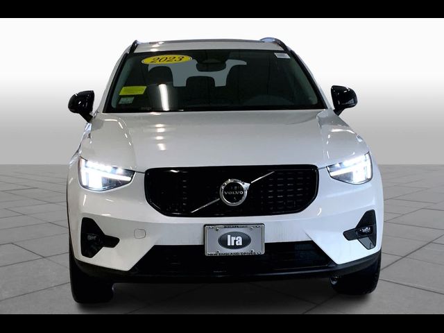 2023 Volvo XC40 Plus Dark Theme