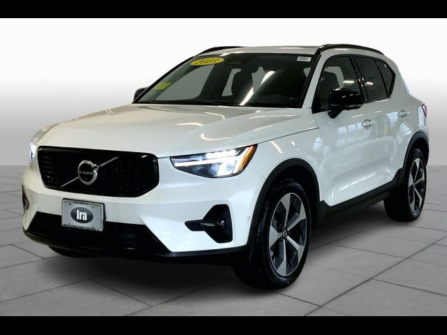 2023 Volvo XC40 Plus Dark Theme