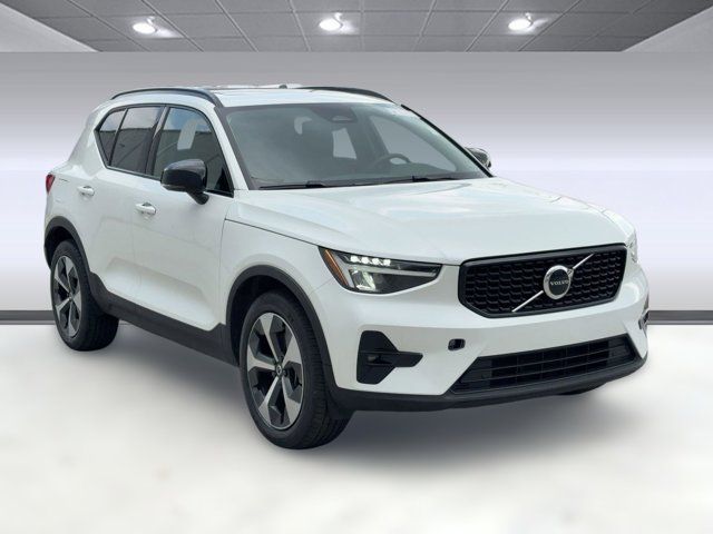 2023 Volvo XC40 Plus Dark Theme