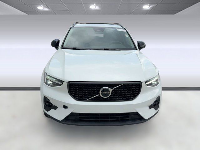 2023 Volvo XC40 Plus Dark Theme