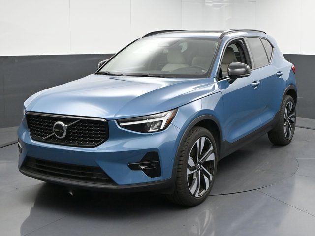 2023 Volvo XC40 Plus Dark Theme