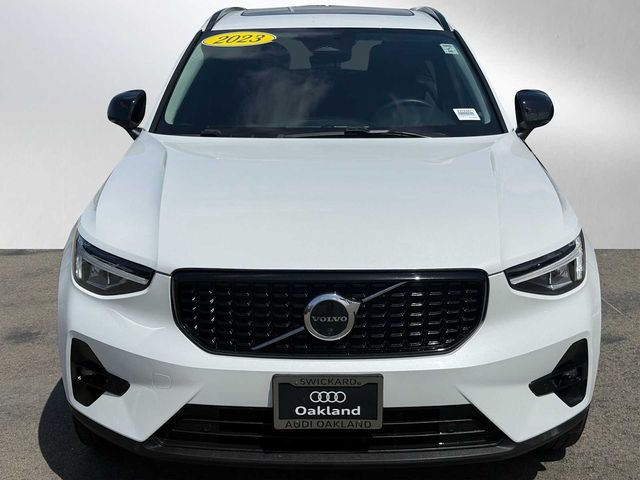 2023 Volvo XC40 Plus Dark Theme