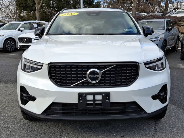 2023 Volvo XC40 Plus Dark Theme