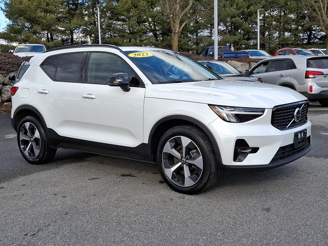 2023 Volvo XC40 Plus Dark Theme