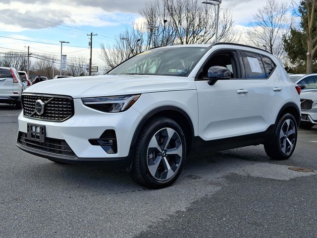 2023 Volvo XC40 Plus Dark Theme