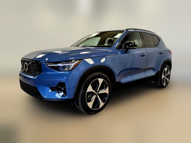 2023 Volvo XC40 Plus Dark Theme