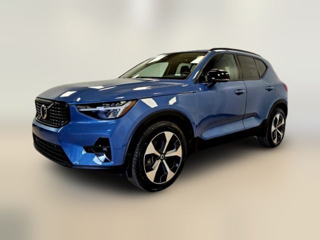 2023 Volvo XC40 Plus Dark Theme