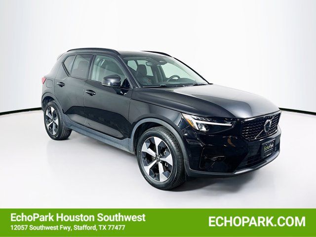 2023 Volvo XC40 Plus Dark Theme