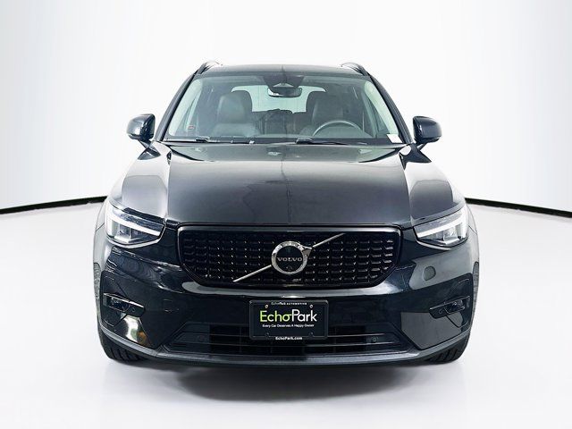 2023 Volvo XC40 Plus Dark Theme