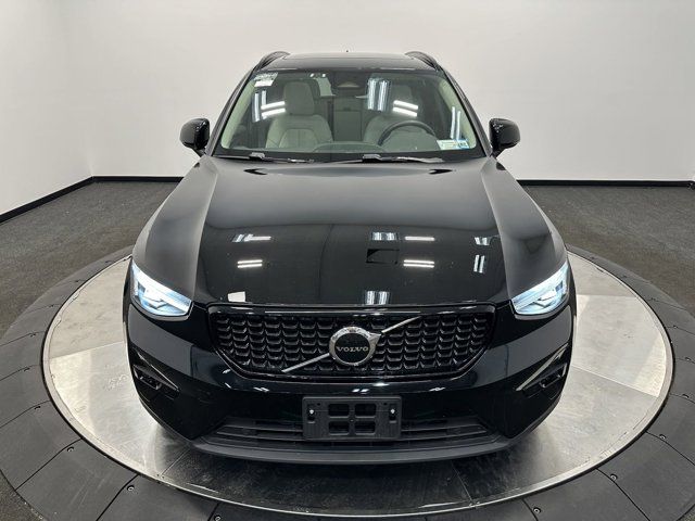 2023 Volvo XC40 Plus Dark Theme