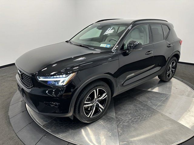 2023 Volvo XC40 Plus Dark Theme