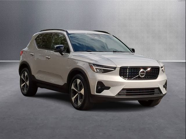 2023 Volvo XC40 Plus Dark Theme