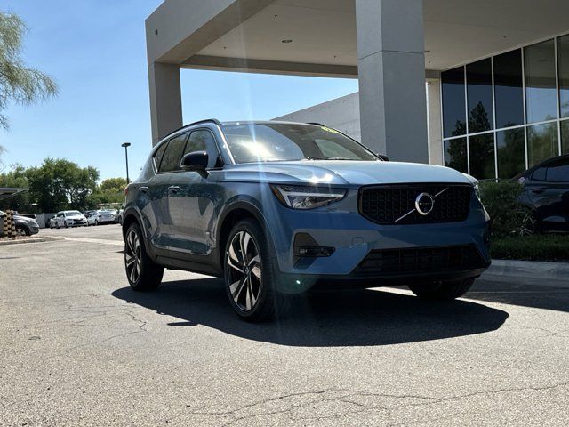 2023 Volvo XC40 Plus Dark Theme