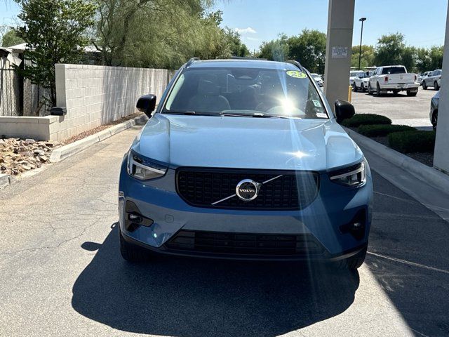 2023 Volvo XC40 Plus Dark Theme