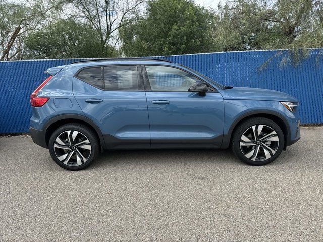 2023 Volvo XC40 Plus Dark Theme