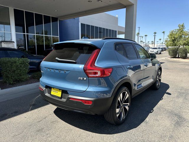 2023 Volvo XC40 Plus Dark Theme