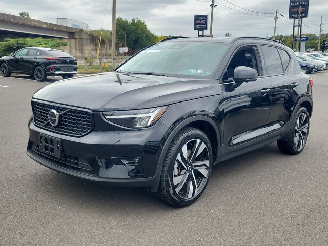 2023 Volvo XC40 Plus Dark Theme