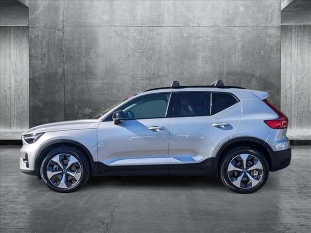 2023 Volvo XC40 Plus Dark Theme