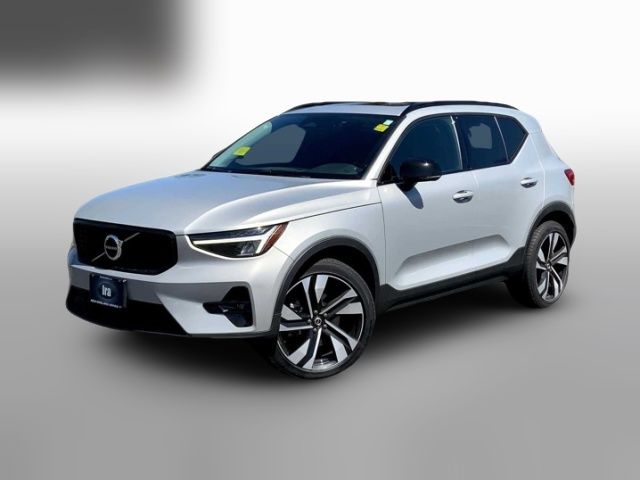 2023 Volvo XC40 Plus Dark Theme