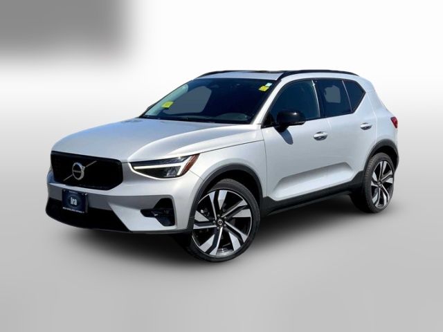 2023 Volvo XC40 Plus Dark Theme