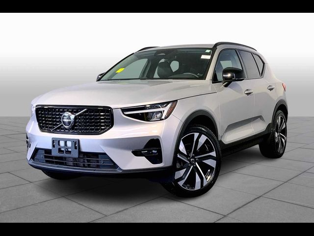 2023 Volvo XC40 Plus Dark Theme