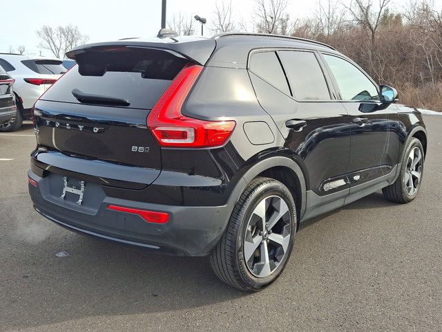 2023 Volvo XC40 Plus Dark Theme