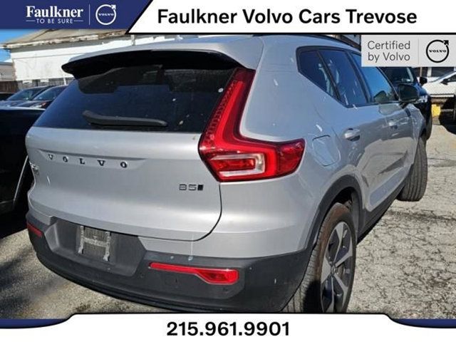 2023 Volvo XC40 Plus Dark Theme