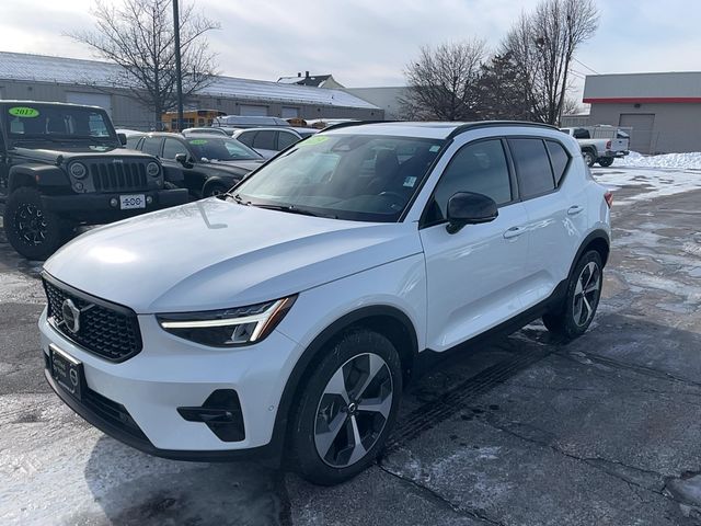 2023 Volvo XC40 Plus Dark Theme